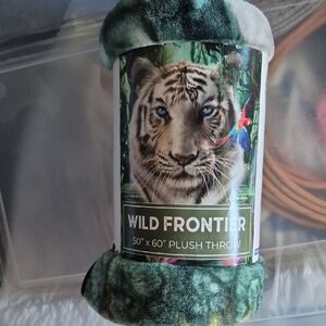 NWT Wild Frontier Plush Throw Blanket